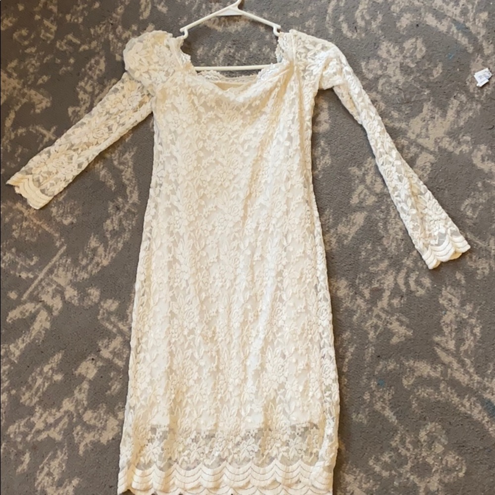 White lace fitted dress